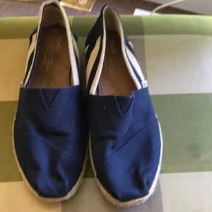 TOMS no lace tennis shoe